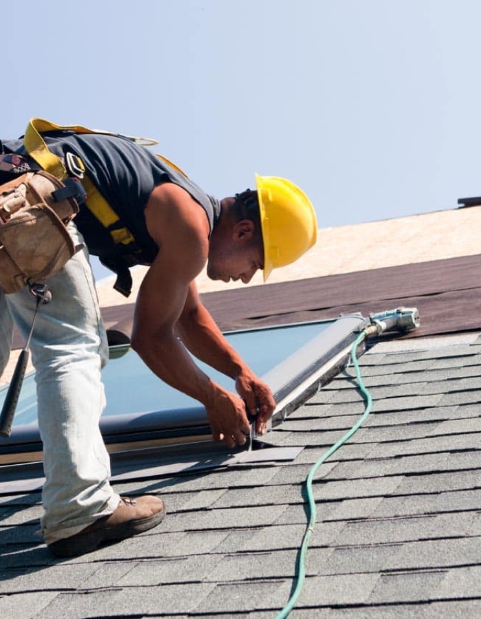 roofer-doing-repair