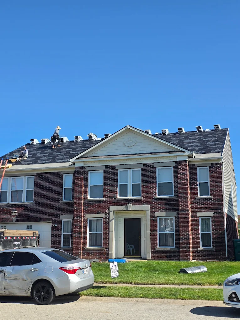 Trusted roofing contractor in Zionsville, IN providing roof installation services